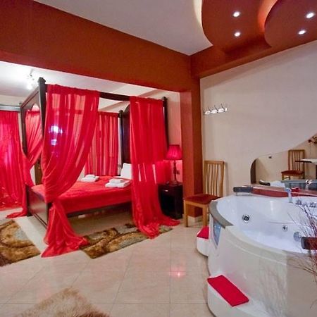 Neraides Hotel Káto Loutrákion Buitenkant foto
