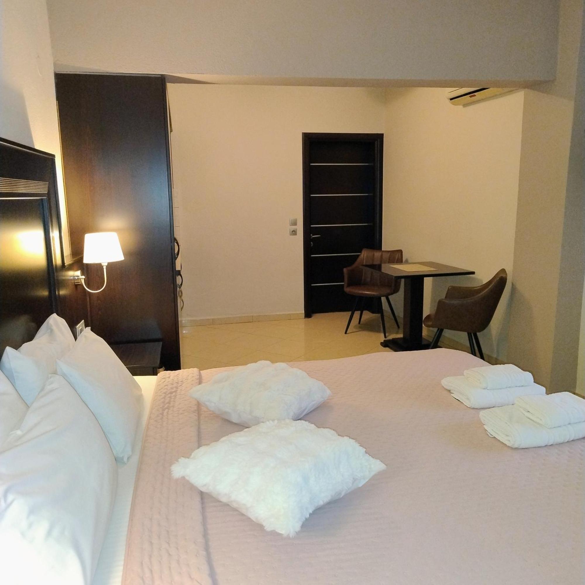 Neraides Hotel Káto Loutrákion Buitenkant foto